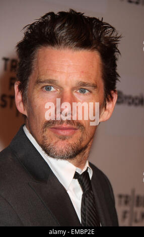 New York, New York, Stati Uniti d'America. Xix Apr, 2015. Attore ETHAN HAWKE assiste la premiere di 'buona Kill' tenutasi durante il 2015 Tribeca Film Festival a TPAC. Credito: Nancy Kaszerman/ZUMAPRESS.com/Alamy Live News Foto Stock