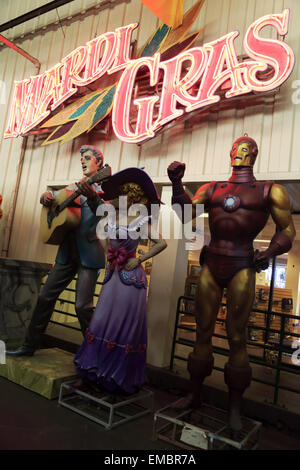 L'ingresso di Blaine Kern's Mardi Gras World con neon segno del Mardi Gras, New Orleans, Louisiana, Stati Uniti d'America Foto Stock