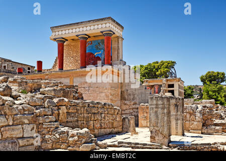 L'entrata nord del palazzo con la carica di bull affresco di Cnosso a Creta, Grecia Foto Stock