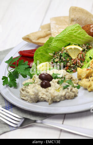 Hummus, falafel, Baba ghanoush, tabulé e pita, cucina medio orientale Foto Stock