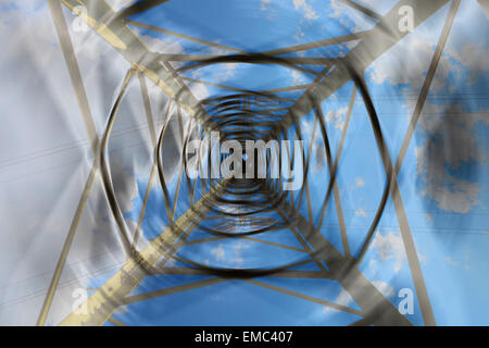 Abstract pilone dell'visto dalla terra Foto Stock