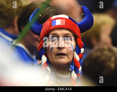 Ostrava, Repubblica Ceca. Xviii Apr, 2015. Ventola francese durante la semifinale Repubblica Ceca vs. Francia Fed Cup Match Lucie SAFAROVA contro Caroline Garcia a Ostrava, Repubblica ceca, 18 aprile 2015. © Jaroslav Ozana/CTK foto/Alamy Live News Foto Stock