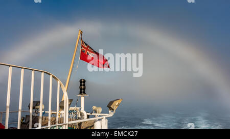Fogbow arcobaleno su la traversata in traghetto alle Ebridi Esterne Foto Stock