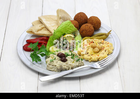 Hummus, falafel, Baba ghanoush, tabulé e pita, cucina medio orientale Foto Stock