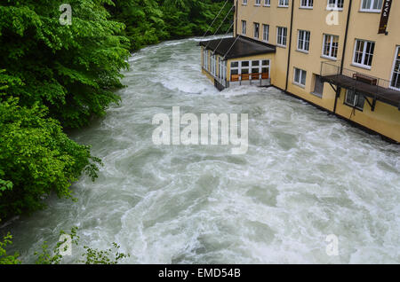 Le gravi inondazioni a Gmund am Tegernsee sommersi Gmund papermakers Foto Stock