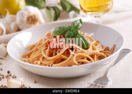 Spaghetti con salsa di pomodoro Foto Stock