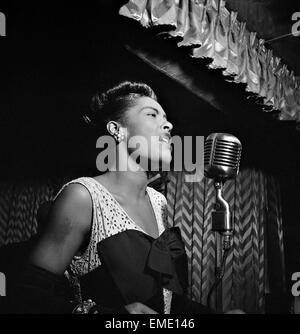 American jazz cantante e cantautore Billie Holiday esegue in New York City. Foto Stock