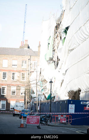 Il Portogallo Street, Londra, Regno Unito. Xx Aprile 2015. Un edificio è crollato presso la London School of Economics di Londra centrale. Credito: Nando Machado/Alamy Live News Foto Stock