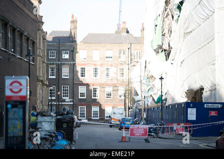 Il Portogallo Street, Londra, Regno Unito. Xx Aprile 2015. Un edificio è crollato presso la London School of Economics di Londra centrale. Credito: Nando Machado/Alamy Live News Foto Stock