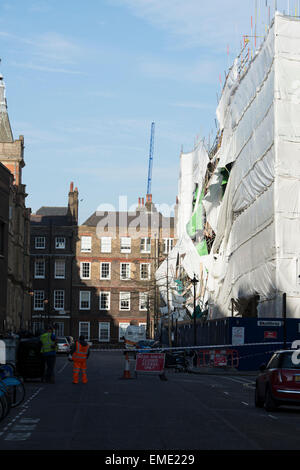 Il Portogallo Street, Londra, Regno Unito. Xx Aprile 2015. Un edificio è crollato presso la London School of Economics di Londra centrale. Credito: Nando Machado/Alamy Live News Foto Stock