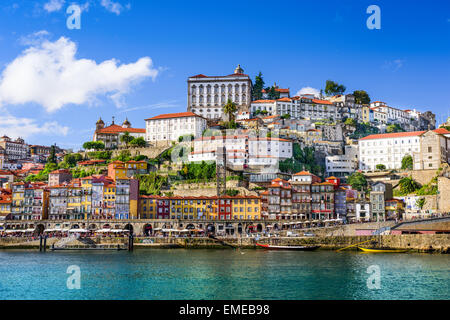 Porto, Portogallo città vecchia sul fiume Douro. Foto Stock