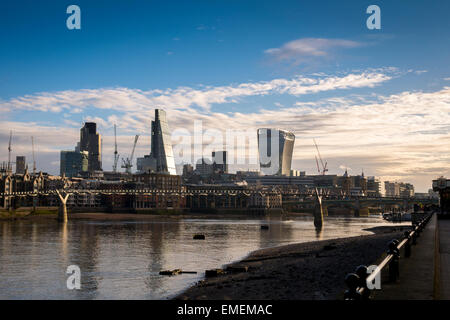 London skyline della città da sud del fiume Tamigi, Londra, Gran Bretagna Foto Stock