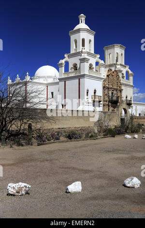 La missione storica di San Xavier de Bac in Tohono O'odham San Xavier Indian Reservation in Tucson in Arizona USA Foto Stock