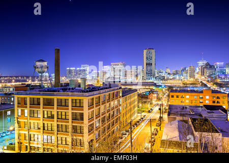 Richmond, Virginia, Stati Uniti d'America skyline del centro vista dalla collina della chiesa di notte. Foto Stock