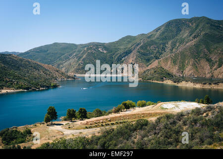 Vista del lago piramide, in Angeles National Forest, California. Foto Stock