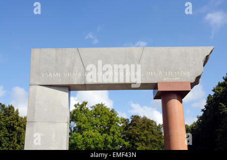 Klaipeda Lituania l'Arco - Monumento al regno della Lituania ottantesimo anniversario Foto Stock