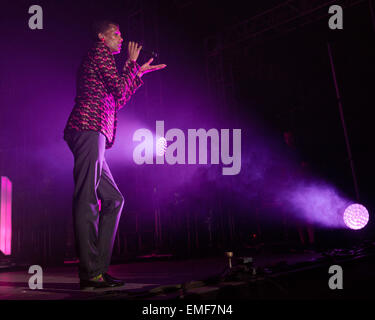 Indio, California, Stati Uniti d'America. Xix Apr, 2015. Musicista sperimentale PAUL VAN HAVER (aka STROMAE) suona dal vivo durante la tre giorni di musica di Coachella e Arts Festival presso Empire Polo Club di Indio, California © Daniel DeSlover/ZUMA filo/Alamy Live News Foto Stock