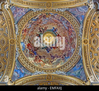 Roma - Trinità affresco nella cupola della chiesa la Chiesa Nuova (Santa Maria in Vallicella) di Pietro da Cortona dipinto (1647 - 1651) Foto Stock
