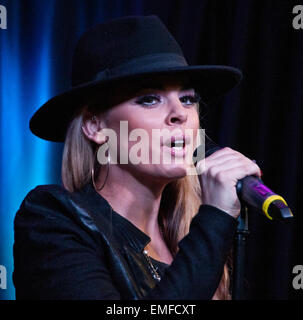 Bala Cynwyd, Pennsylvania, USA. Xx Aprile, 2015. British Pop Singer-Songwriter Katy Tiz esegue a Q102's teatro delle prestazioni su Aprile 20, 2015 in Bala Cynwyd, Pennsylvania, Stati Uniti. Credito: Paolo Froggatt/Alamy Live News Foto Stock