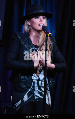 Bala Cynwyd, Pennsylvania, USA. Xx Aprile, 2015. British Pop Singer-Songwriter Katy Tiz esegue a Q102's teatro delle prestazioni su Aprile 20, 2015 in Bala Cynwyd, Pennsylvania, Stati Uniti. Credito: Paolo Froggatt/Alamy Live News Foto Stock