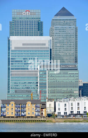 River Thames & Canary Wharf skyline compresi Torre Canarie Citi bank & State Street HQ ufficio blocchi Fiume Tamigi a Canary Wharf Docklands di Londra REGNO UNITO Foto Stock