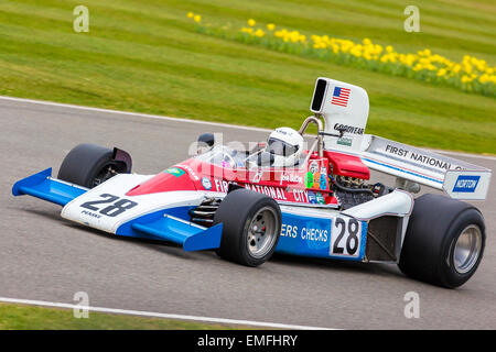 1975 Penske-Cosworth PC3 con driver Chris Drake, 73rd Goodwood assemblea dei soci, Sussex, Regno Unito. Foto Stock