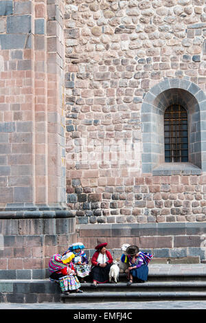 Nativo di cusco nel tempio di Koricancha, Cusco, Perù. Foto Stock