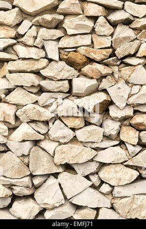 Illustrazione di una pila di beige parzialmente tagliata rocce di marmo Foto Stock