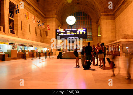 La Union Station di notte, Toronto, Canada Foto Stock
