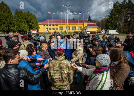 Lviv, Ucraina. Xx Apr, 2015. I soldati USA durante la cerimonia di apertura ucraino ci-Esercizio intrepido custode a livello internazionale di mantenimento della pace e centro sicurezza, Yavoriv, regione di Lviv, Ucraina. Foto di © Oleksandr Rupeta/Alamy Live News Credito: Oleksandr Rupeta/Alamy Live News Foto Stock