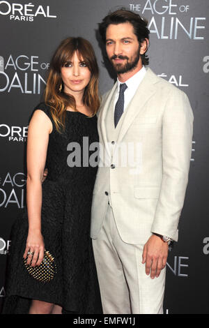 Tara anziani e Michiel Huisman frequentando 'l'età di Adaline' premiere a AMC Loews Lincoln Square 13 teatro di Aprile 19, 2015 in New York City/picture alliance Foto Stock