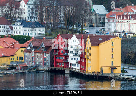 Vecchia proprietà di legno sul lungomare Bergen, Norvegia Foto Stock