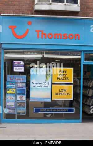 Thomson gli agenti di viaggio high street branch, England, Regno Unito Foto Stock
