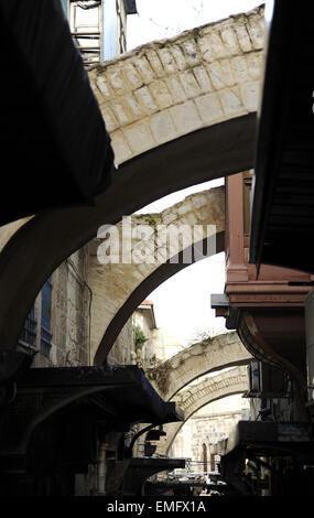 Israele. Gerusalemme. Via Dolorosa. Strada di Città Vecchia, che tradizionalmente camminò Gesù portando la croce, il modo per la sua crocifissione. Arch. Foto Stock