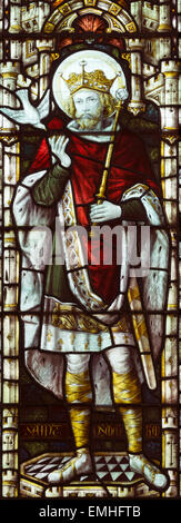 St. Oswald, re di Northumbria, raffigurato in vetro colorato, St. Oswald la chiesa, Grasmere Cumbria, England, Regno Unito Foto Stock