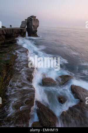 Una vista del pulpito Rock al Portland Bill nel Dorset. Foto Stock