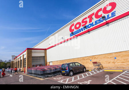 Costco wholesale warehouse, Watford, Hertfordshire, Inghilterra, Regno Unito. Foto Stock