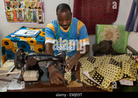 Adattare al lavoro a Zanzibar Foto Stock