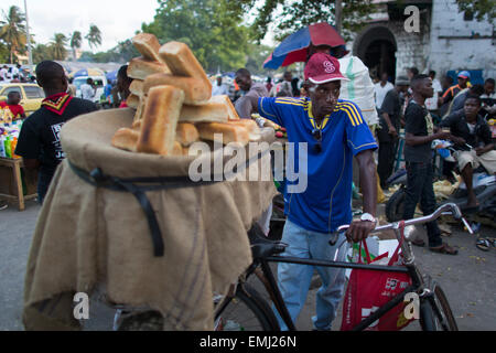 Il cibo e il mercato ortofrutticolo in pietra della città mercato di Zanzibar Foto Stock