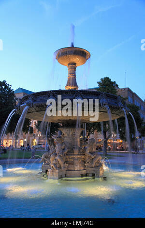 Germania Baden-Württemberg Stoccarda Schlossplatz fontana Foto Stock