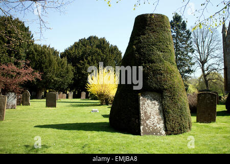 Santa Trinità sagrato in primavera, Stratford-upon-Avon, Warwickshire, Inghilterra, Regno Unito Foto Stock