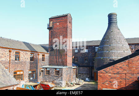 Bottiglia forno o forno e torre di essiccazione a Burleigh Middleport fabbrica di ceramiche a Stoke-on-Trent Staffordshire England Regno Unito Foto Stock