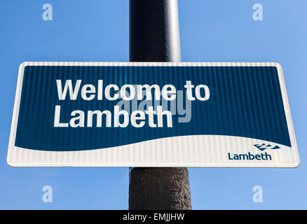 LONDON, Regno Unito - 14 APRILE 2015: Un benvenuto a Lambeth segno su un percorso pedonale a Londra il 14 aprile 2015. Foto Stock