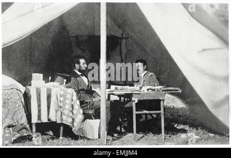 Stati Uniti Il presidente Abraham Lincoln, General George B.McClellan, dopo la battaglia di Antietam, Maryland, USA, Matthew Brady, 3 Ott 1862 Foto Stock