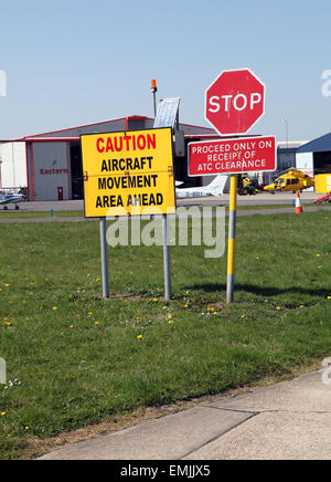 Aeromobile attenzione segni all Aeroporto di Humberside, REGNO UNITO Foto Stock