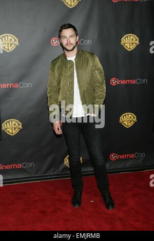 Las Vegas, NV, Stati Uniti d'America. Xxi Aprile, 2015. Nicholas Hoult di presenze per Warner Bros Foto " Big Picture' evento al CinemaCon 2015, dal Colosseo al Caesars Palace a Las Vegas, NV il 21 aprile 2015. Credito: James Atoa/Everett raccolta/Alamy Live News Foto Stock