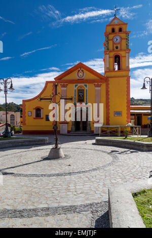 Parroquia San Jose chiesa della missione in Pinal de Amoles, si trova nel cuore della Sierra Gorda, a Queretaro, Messico Foto Stock