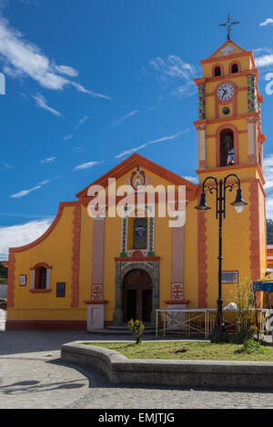 Parroquia San Jose chiesa della missione in Pinal de Amoles, si trova nel cuore della Sierra Gorda, a Queretaro, Messico Foto Stock