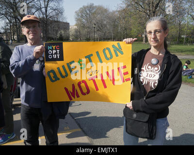 NYC Opt-Out rally in Prospect Park a Brooklyn, NY, 21 aprile 2015. Foto Stock