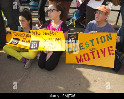 NYC Opt-Out rally in Prospect Park a Brooklyn, NY, 21 aprile 2015. Foto Stock